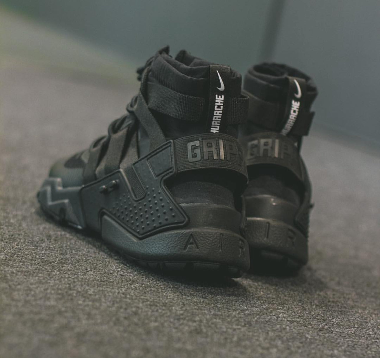 Air Huarache Gripp Triple Black