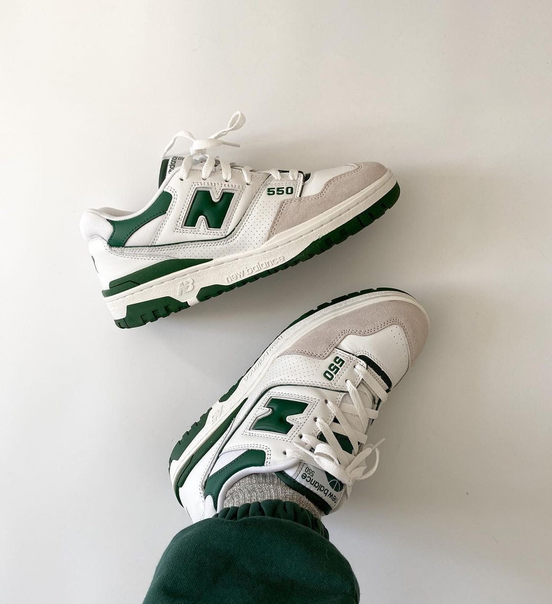 WMNS New Balance 550 Low Top Sneaker “ White Green “