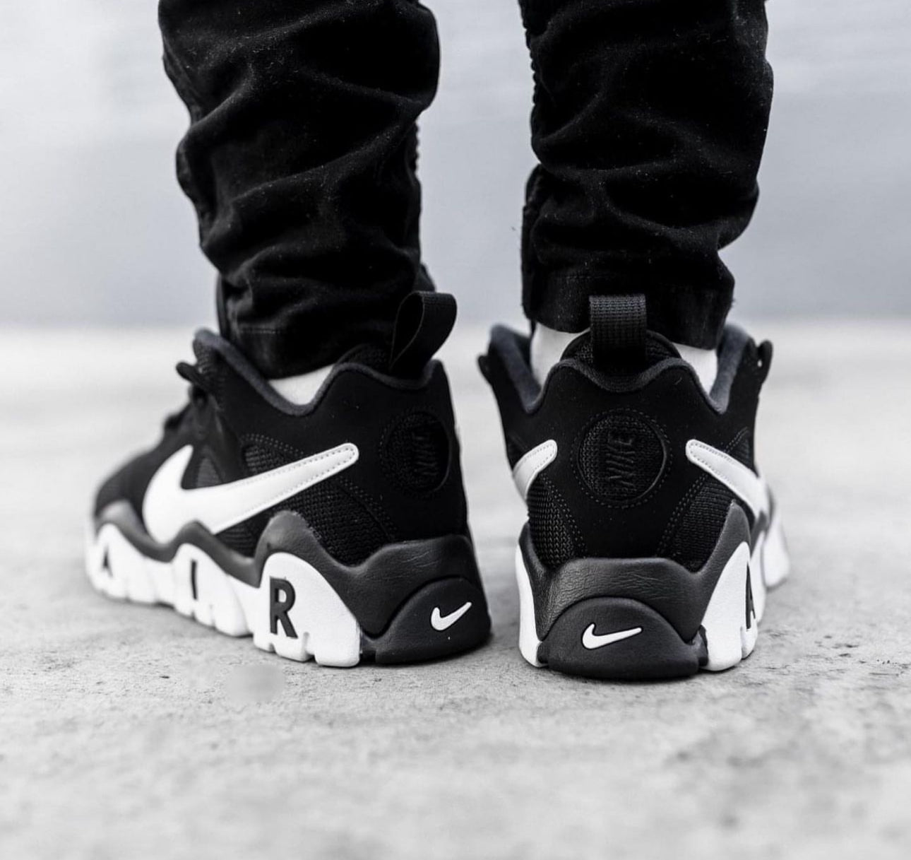 Air Barrage Low “ Black/White “