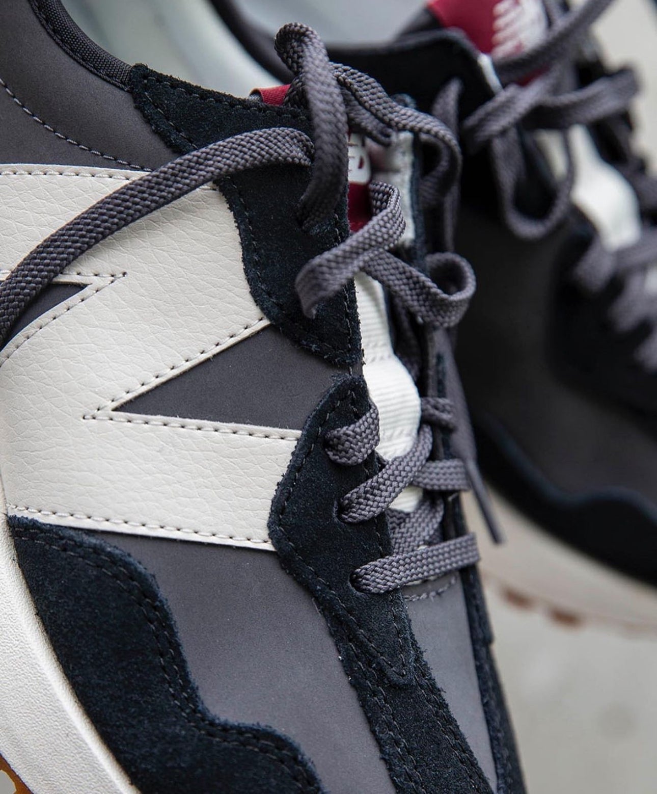 WMNs New Balance 327 Black Moonbeam