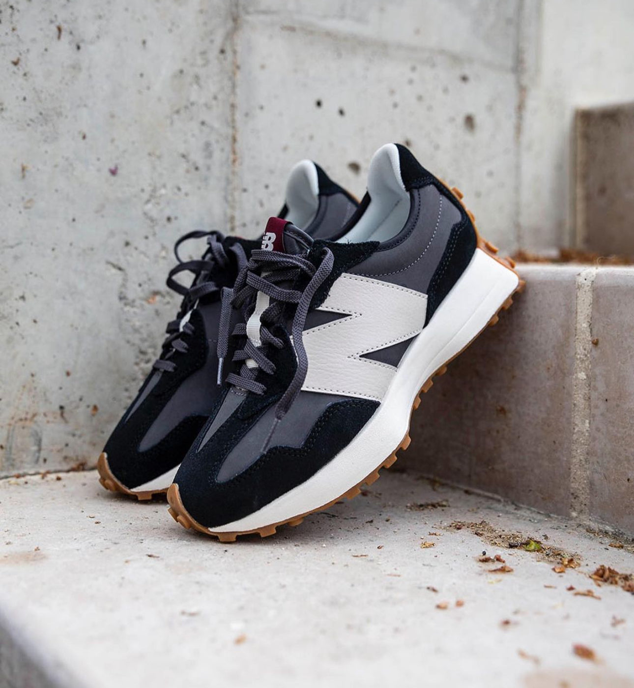WMNs New Balance 327 Black Moonbeam