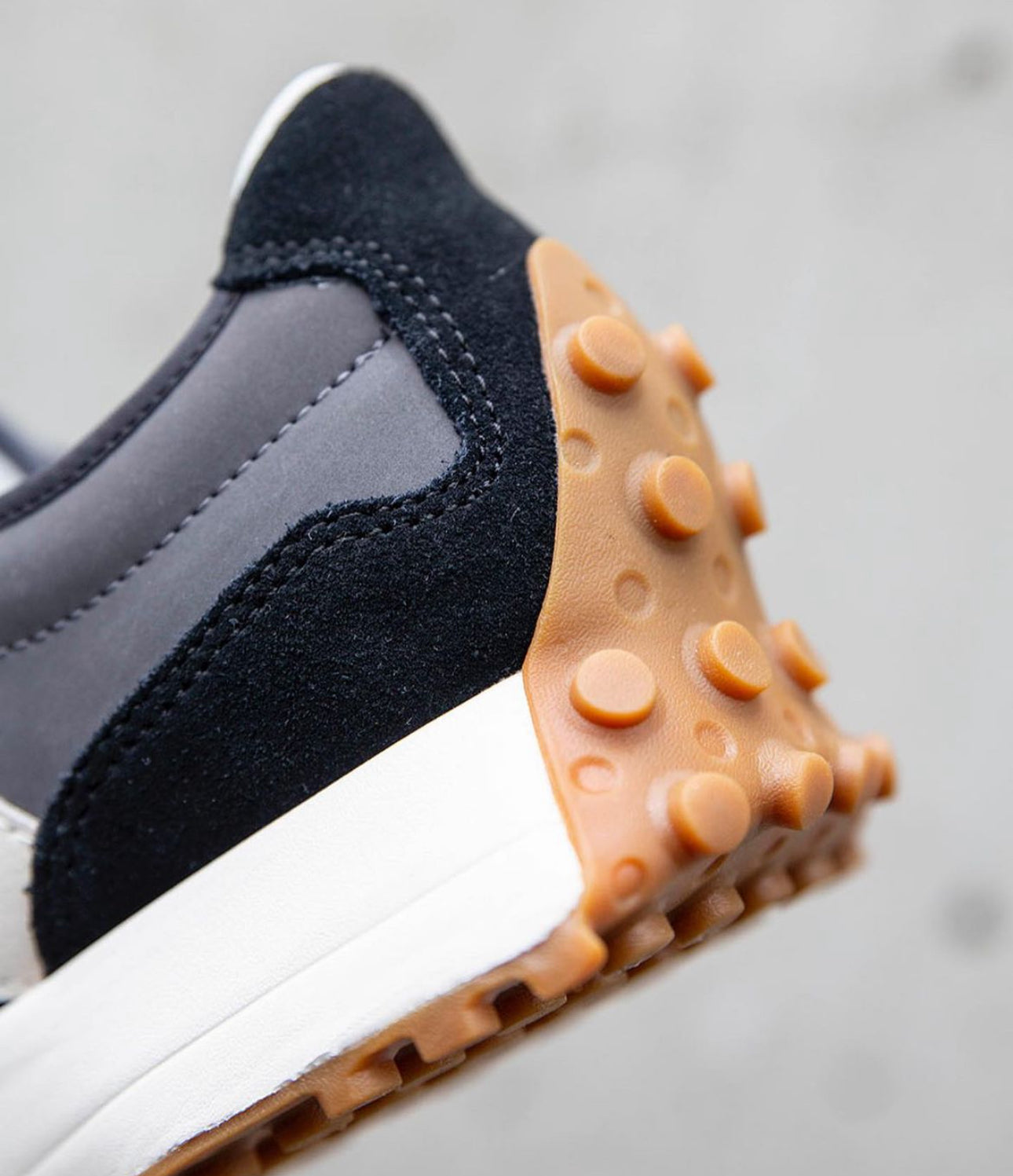 WMNs New Balance 327 Black Moonbeam
