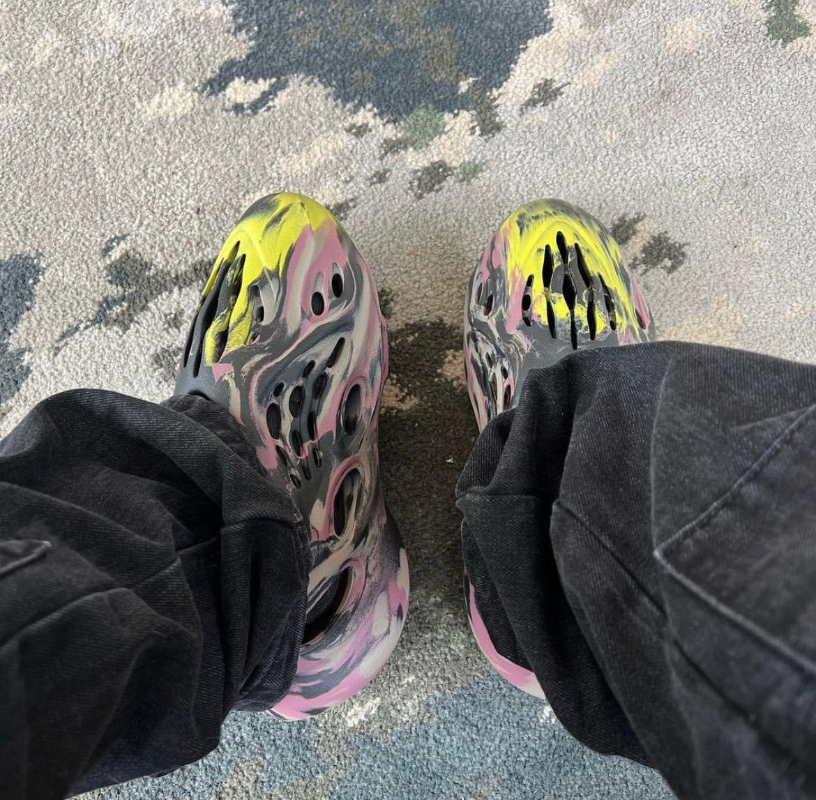 Yeezy Foam RNNR Mx Carbon