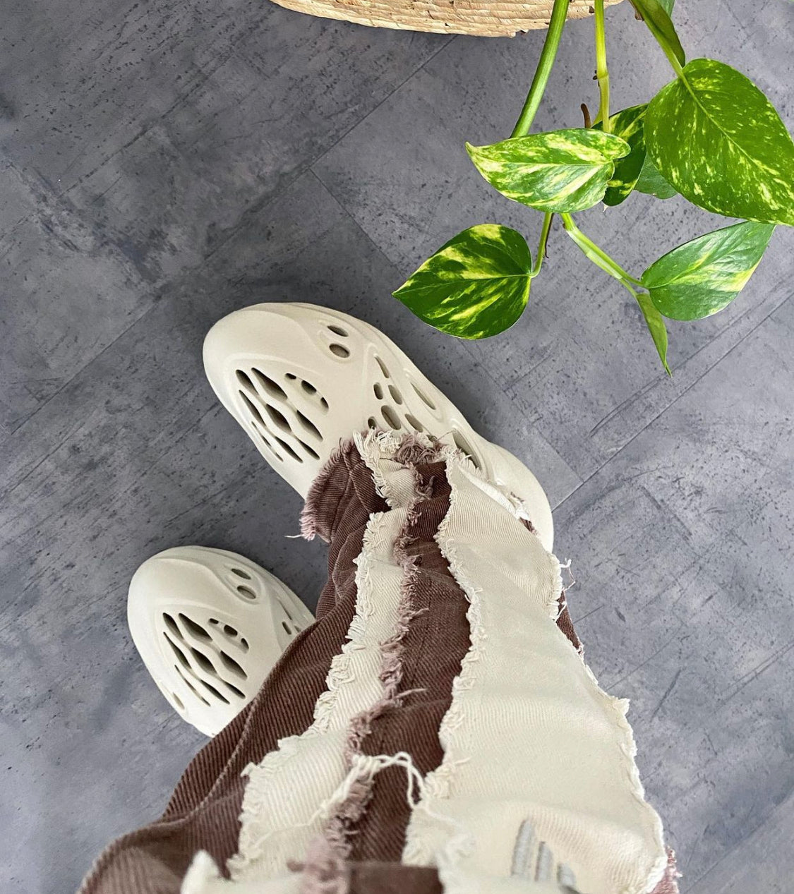 Yeezy Foam RNNR Sand