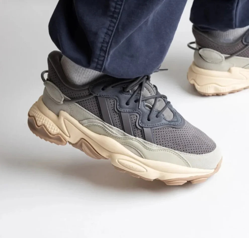 Ozweego TR Charcoal Sand Strata