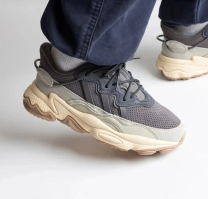 Ozweego TR Charcoal Sand Strata