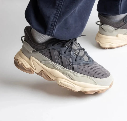 Ozweego TR Charcoal Sand Strata