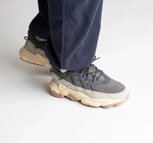 Ozweego TR Charcoal Sand Strata