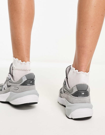 WMNs New Balance 990 v6 Grey