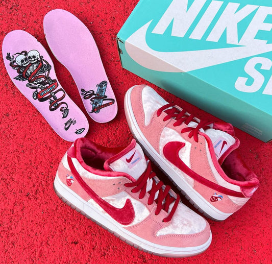 WMNs Dunk Low “ Strange Love “
