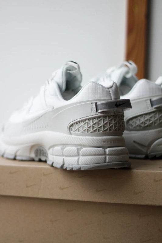 Zoom Vomero Roam Summit White