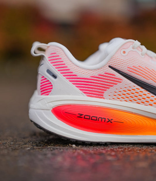 Vomero 18 Sail Bright Crimson Laser Orange