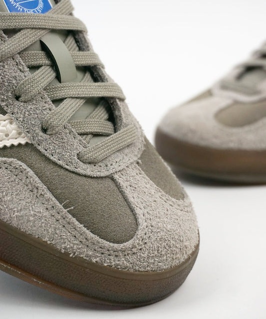 WMNs Gazelle Indoor Dark Grey White