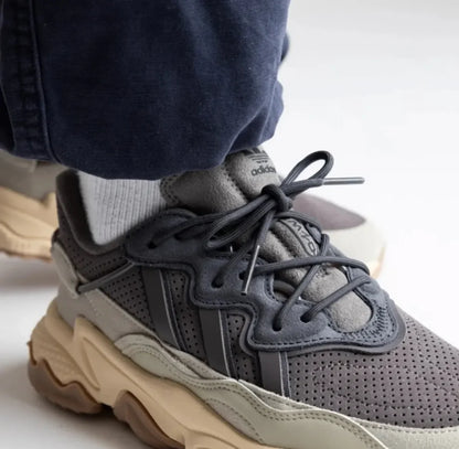 Ozweego TR Charcoal Sand Strata