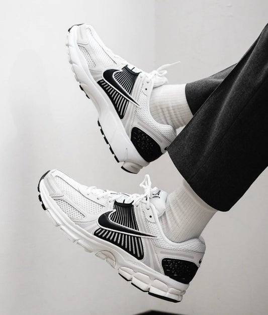 Zoom Vomero 5 White Black