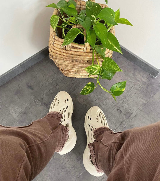Yeezy Foam RNNR Sand