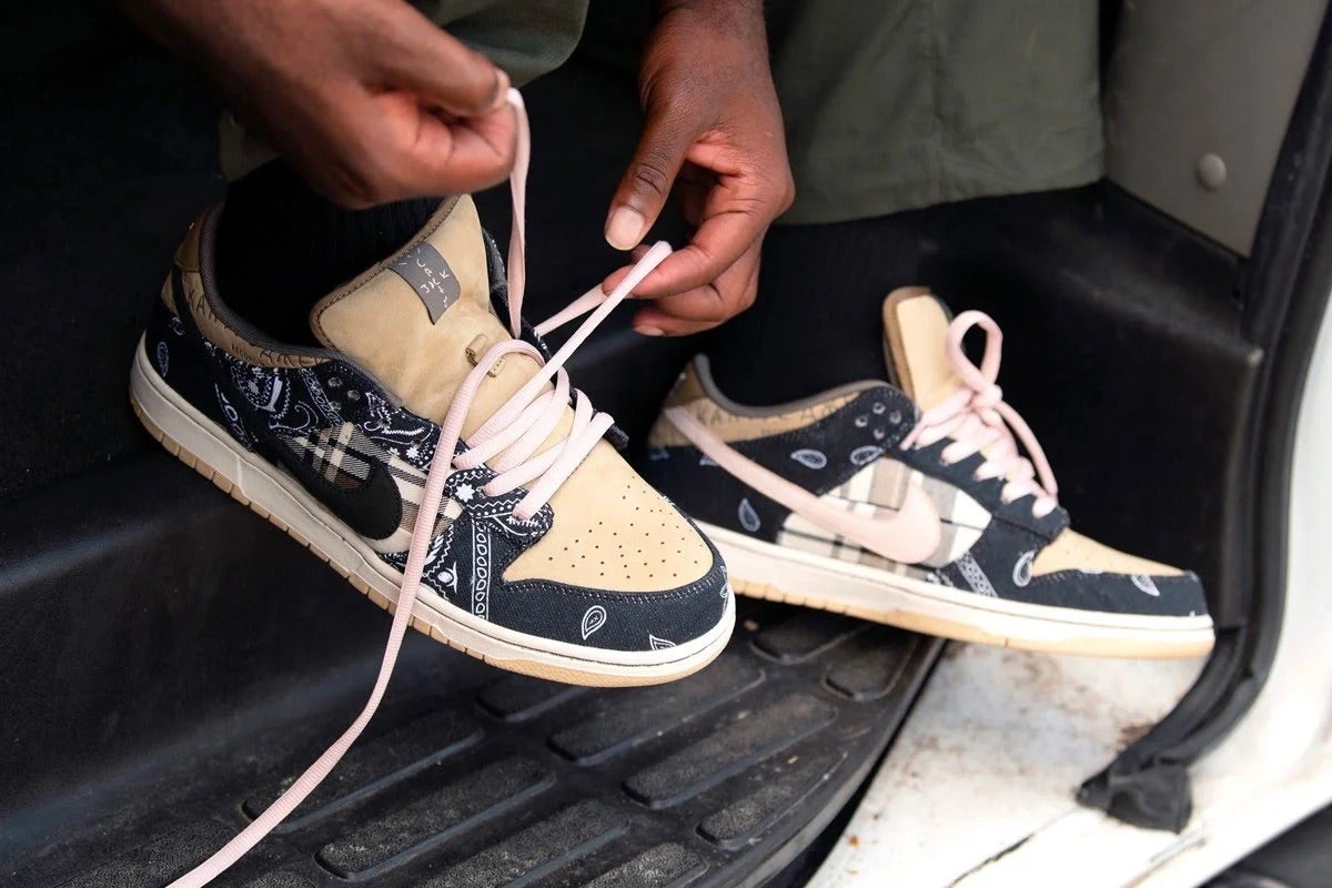 SB Dunk Low Travis Scott