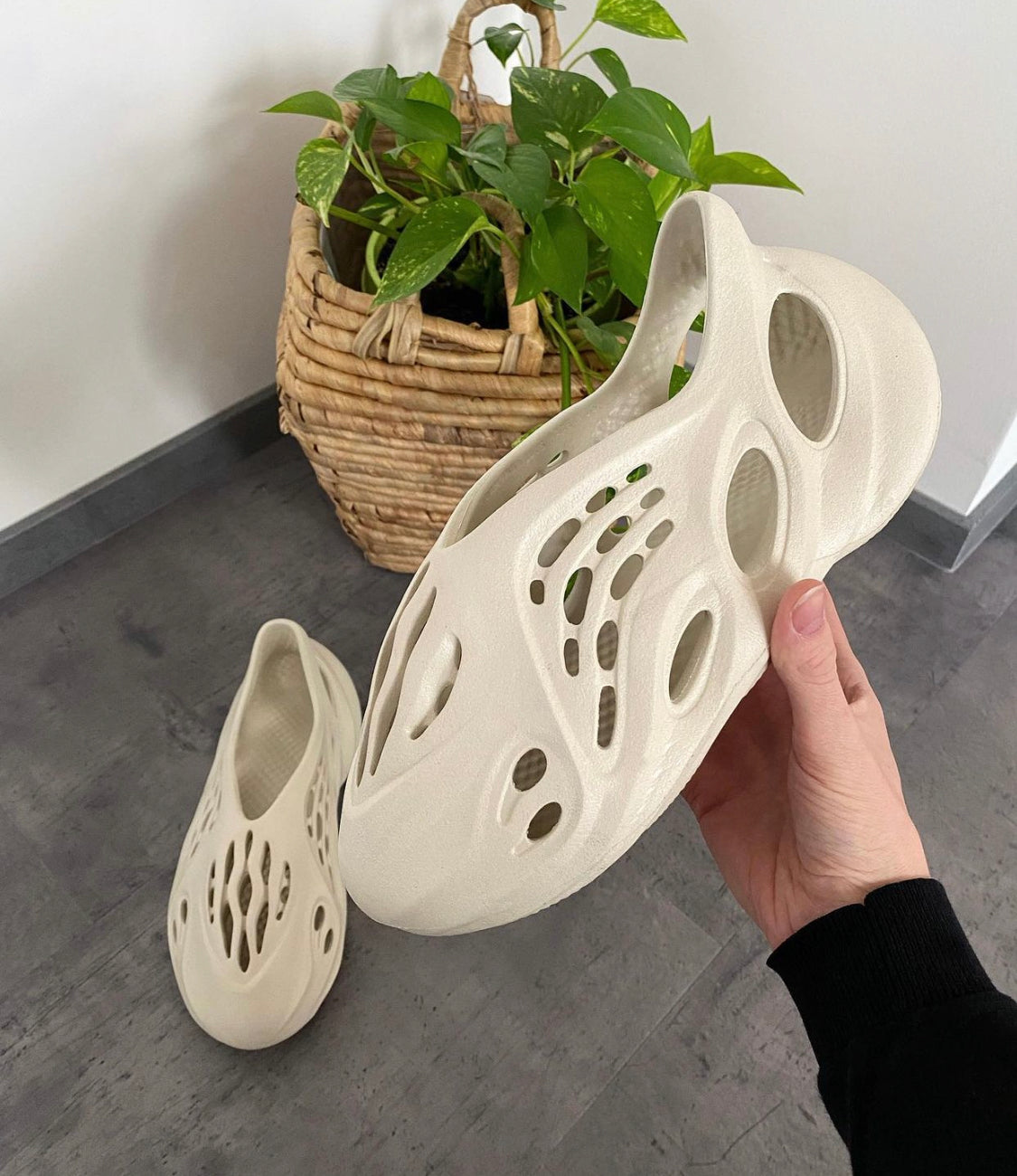 Yeezy Foam RNNR Sand